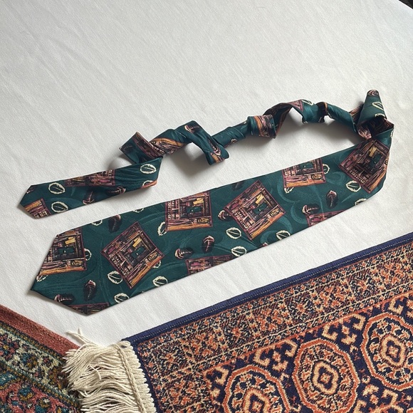 Eaton’s “Very” 1980’s wardrobe pattern silk tie made in Canada - Picture 4 of 8